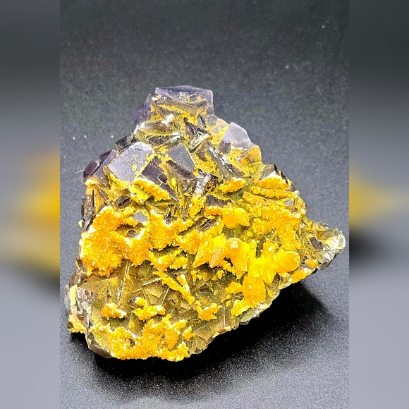 Fluorite with Calcite & Iron oxide interference coating - Picture 3 of 11